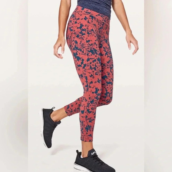 Lululemon Final Lap Crop *23" size 4 - Picture 1 of 5